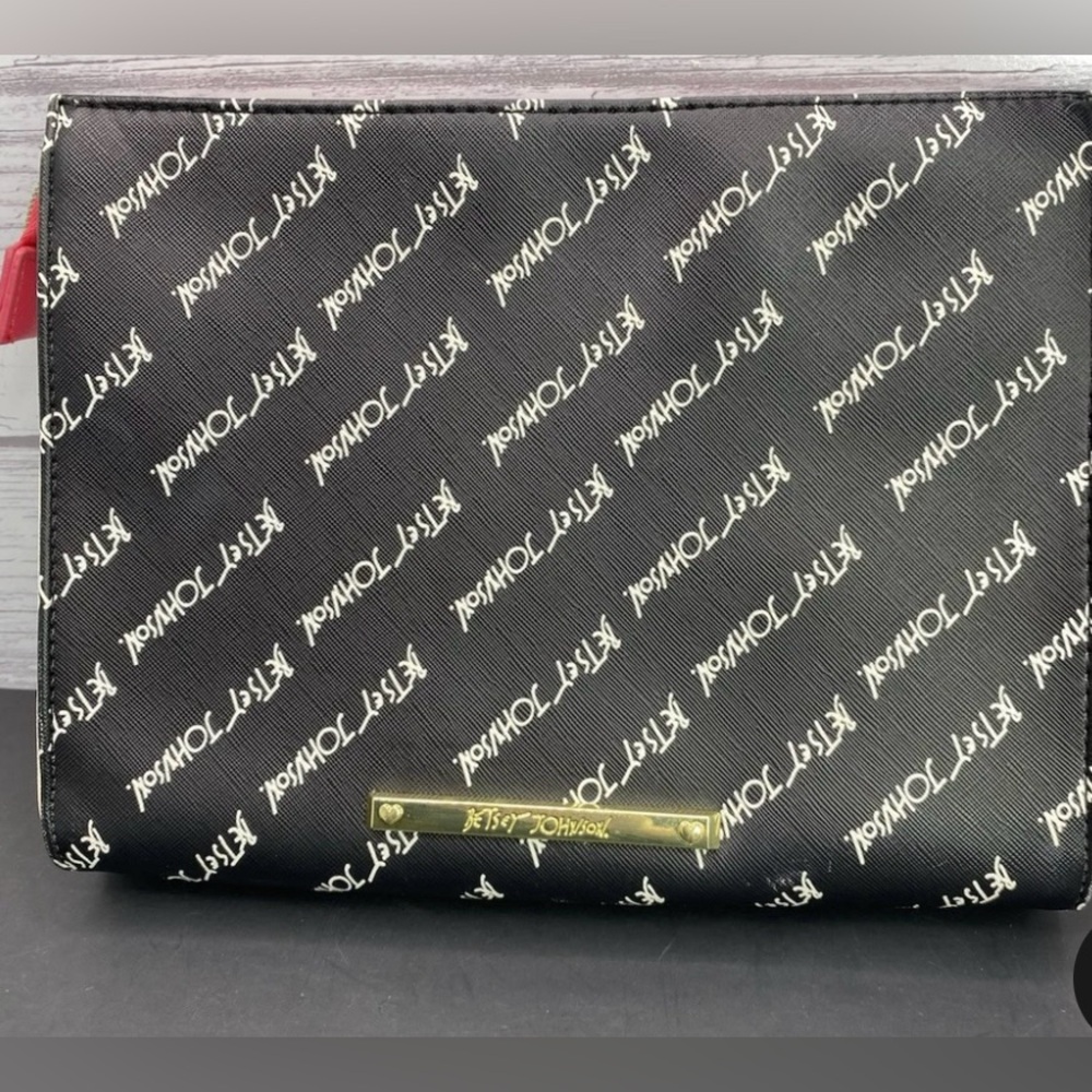 Betsey Johnson Pink&Mint Skull Clutch.NWOT - See Pics for Details- 2 Minor Flaws - Picture 3 of 13